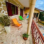 펜션 Esteves Avec Piscine Proche Braga Parking-terrasse & Calme *