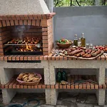 Esteves Avec Piscine Proche Braga Parking-terrasse & Calme 펜션