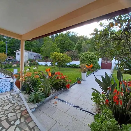 Esteves Avec Piscine Proche Braga Parking-terrasse & Calme Dom wakacyjny