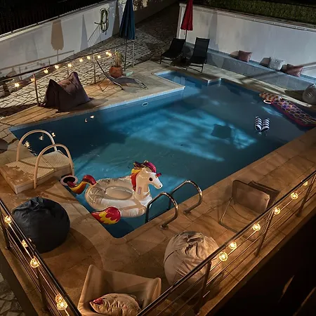 Esteves Avec Piscine Proche Braga Parking-terrasse & Calme 別荘